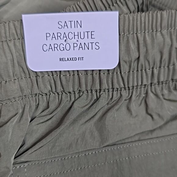1198 NWT Pink Victoria's Secret Parachute Cargo Pants Casual New Olive - Picture 7 of 7